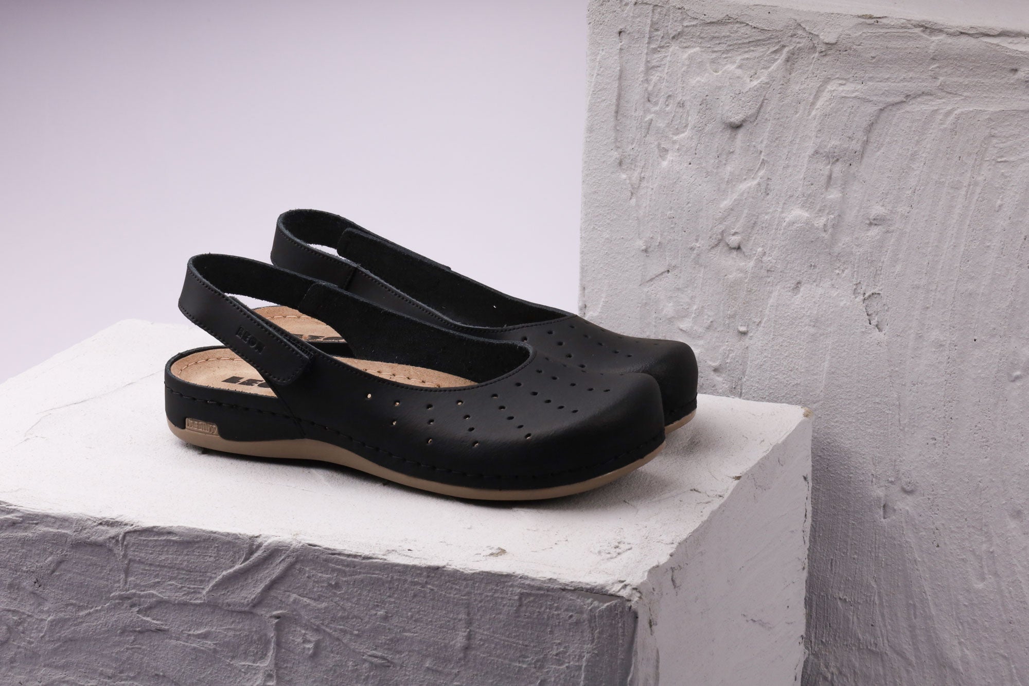 Nana Sandaler - Sort